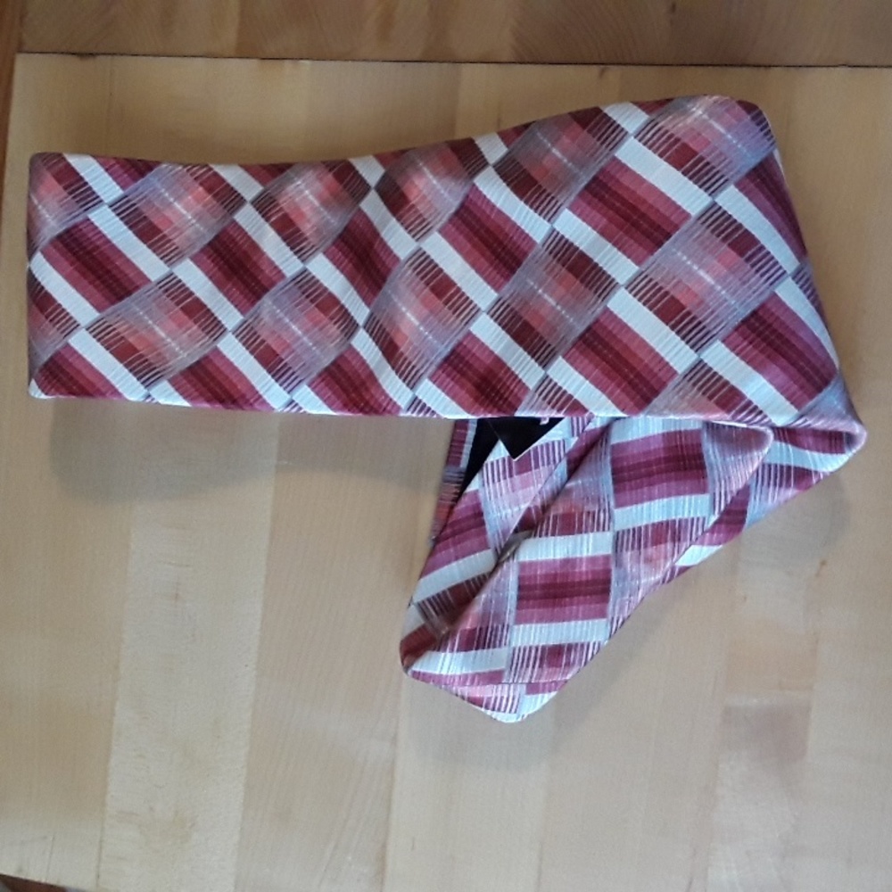 Via Europa tie, 100% Silk, Rust/White, Geometric Pattern. NWOT